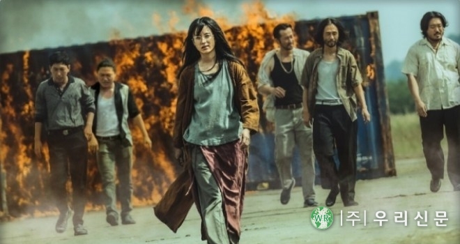 <em>영화관 대신 넷플릭스에서 공개되는 독전2</em>
