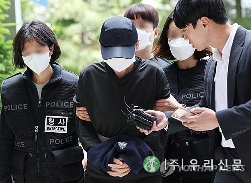<strong>교회 여고생 학대치사 혐의 신도 구속심사</strong>